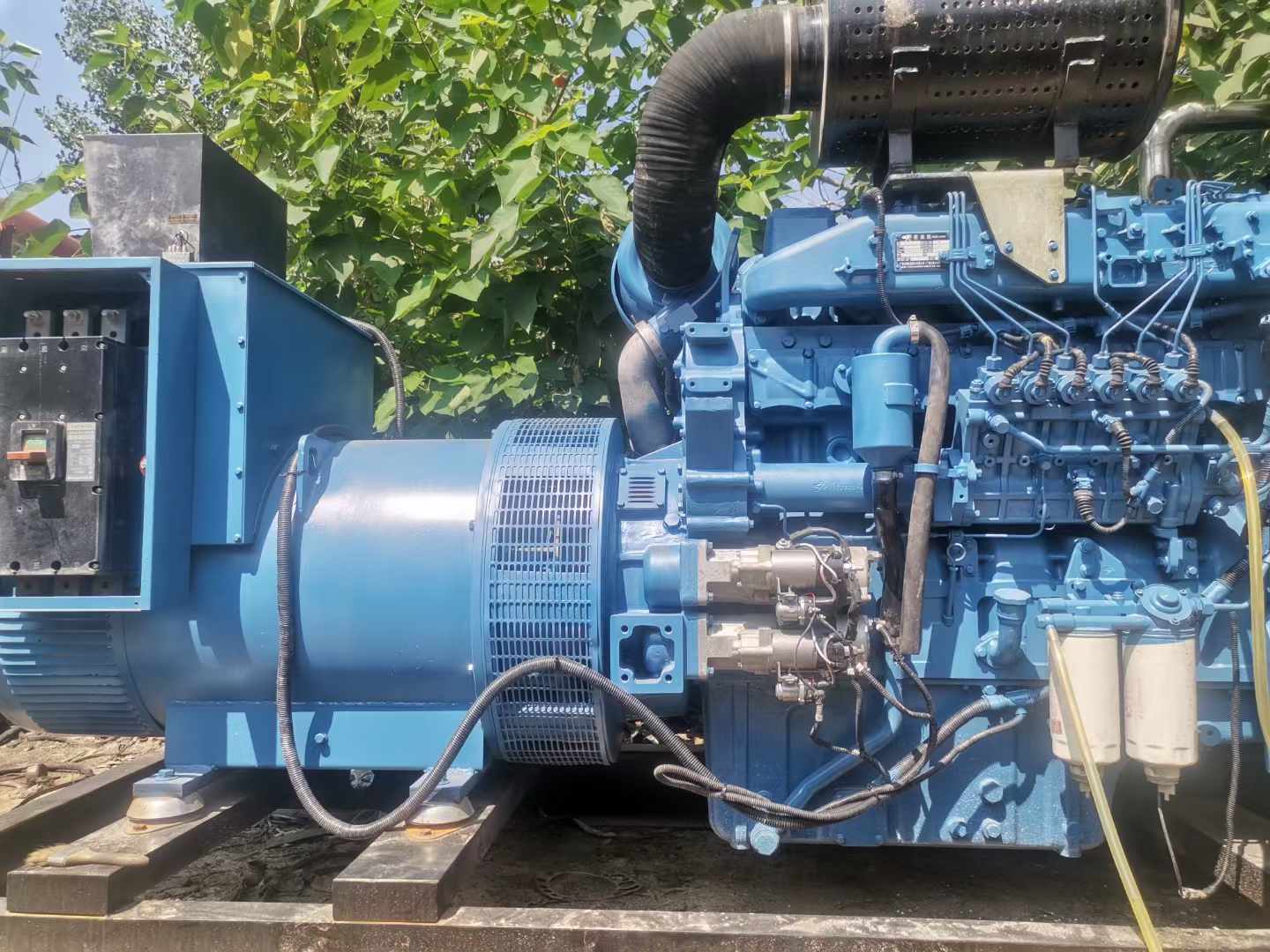 金山详细说明降低 800kW 柴油发电机输出电流波动的方法