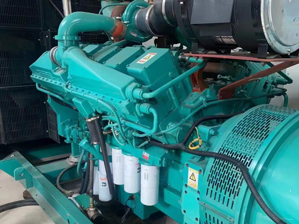 金山更换100kW柴油发电机组机油时，需要注意哪些事项？